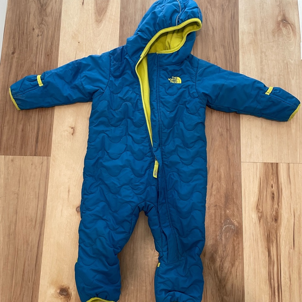 The North Face Kids Vibrant Blue and Yellow Footie snowsuit 💙💛